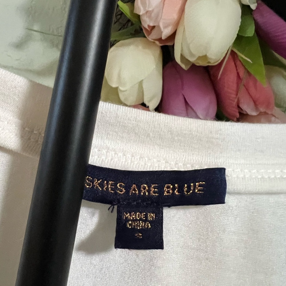 Skies Are Blue White Short Sleeve Top #50 - Picture 2 of 5